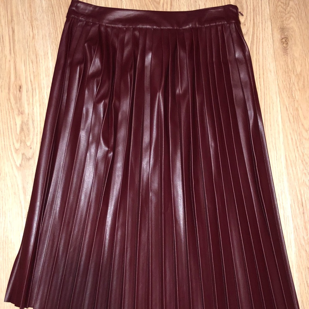 Pleated skirt